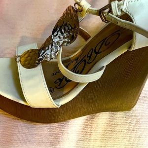 DB DK Fashion White & Tan Wedge Heels with Beautiful Gold Medallion Details!